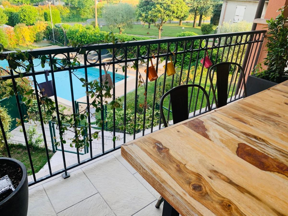 Charming Attic Apartment With Balcony & Swimming Pool Десенцано дел Гарда Екстериор снимка