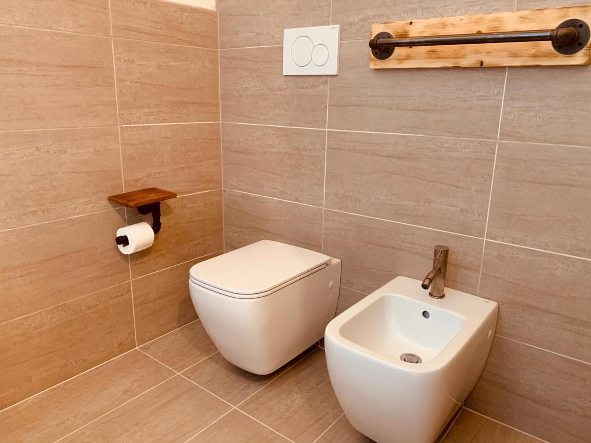 Charming Attic Apartment With Balcony & Swimming Pool Десенцано дел Гарда Екстериор снимка