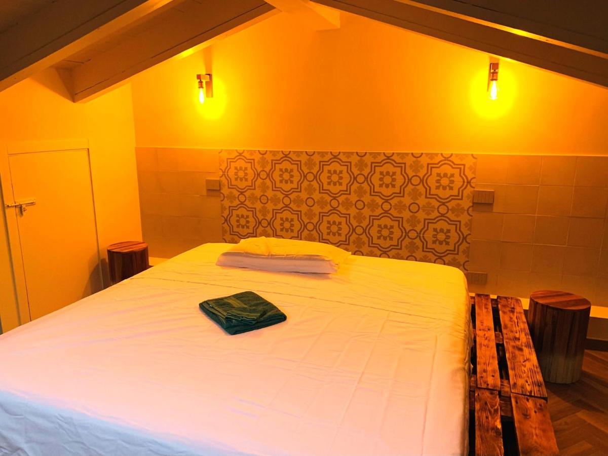 Charming Attic Apartment With Balcony & Swimming Pool Десенцано дел Гарда Екстериор снимка