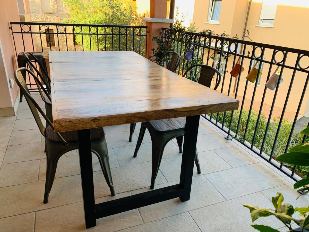 Charming Attic Apartment With Balcony & Swimming Pool Десенцано дел Гарда Екстериор снимка