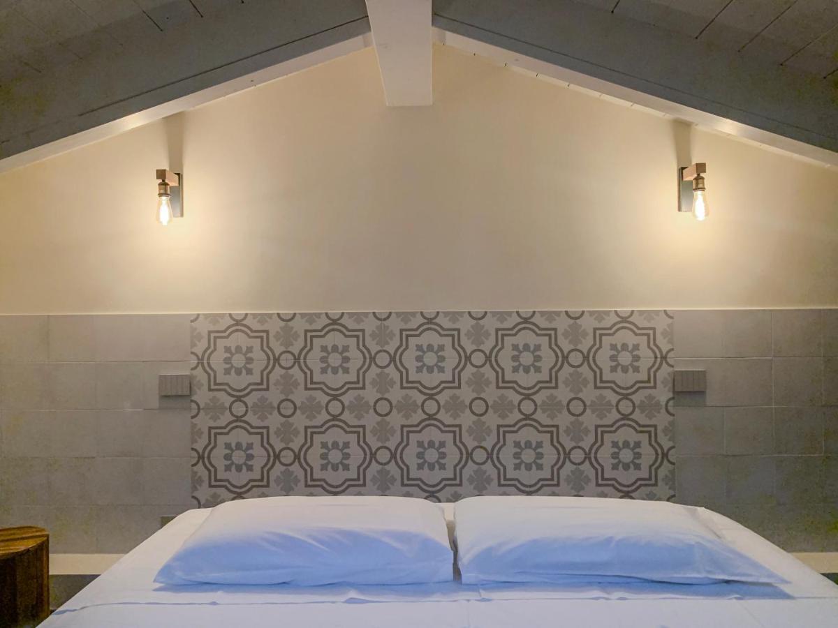 Charming Attic Apartment With Balcony & Swimming Pool Десенцано дел Гарда Екстериор снимка