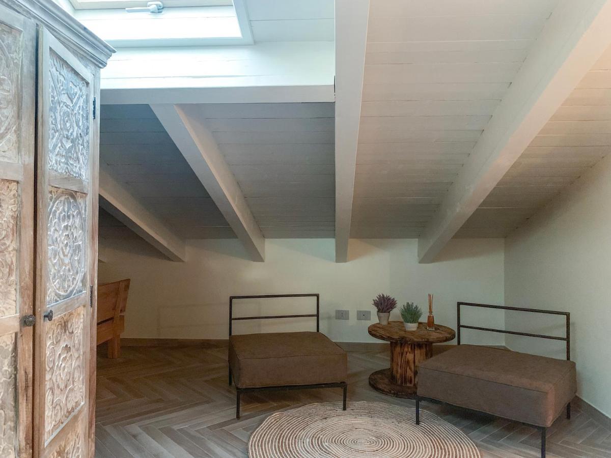 Charming Attic Apartment With Balcony & Swimming Pool Десенцано дел Гарда Екстериор снимка