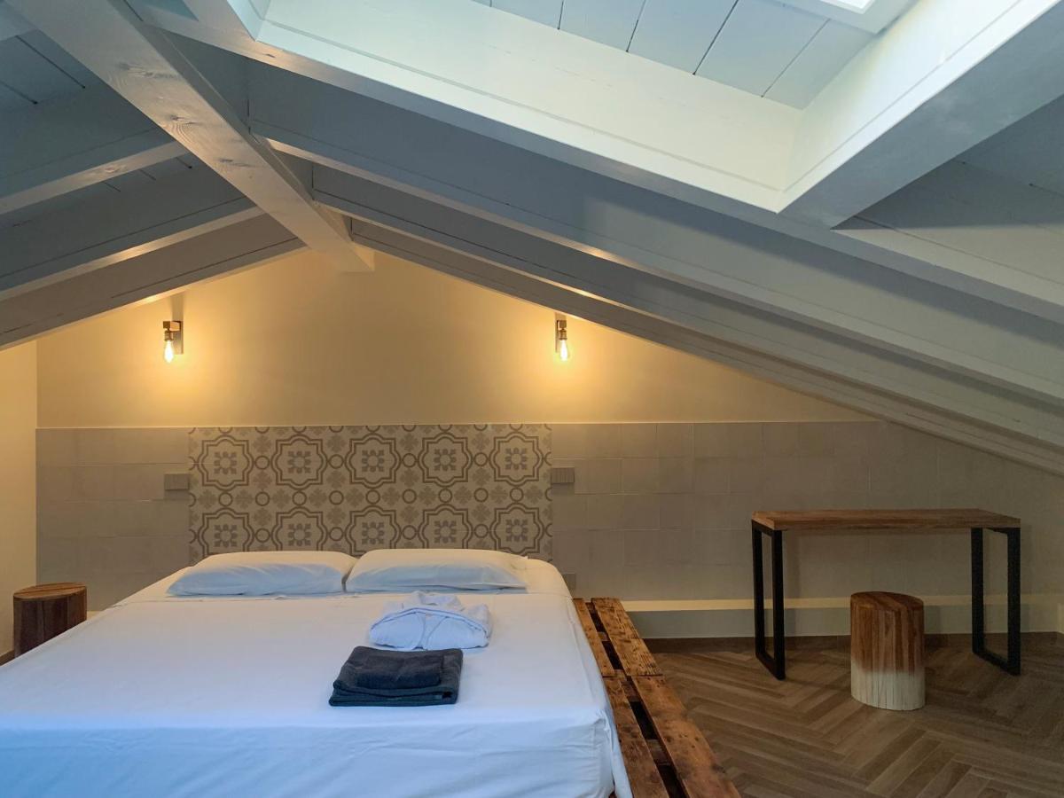 Charming Attic Apartment With Balcony & Swimming Pool Десенцано дел Гарда Екстериор снимка
